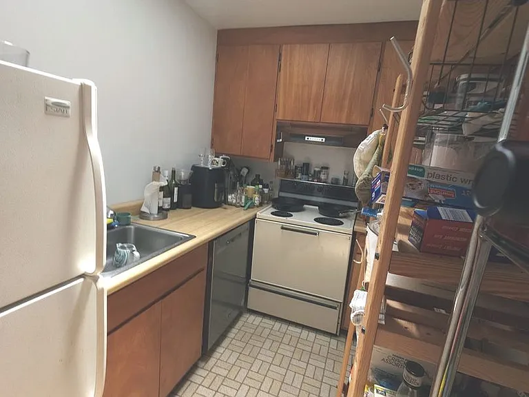 1905 Jefferson Park Ave — Photo 3