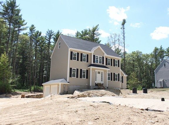 2nd image of 18 Robbins Ln