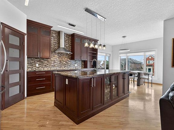 3rd image of 154 N Sienna Ridge Lndg SW