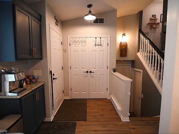 5th image of 650 Sturbridge Dr Unit 13