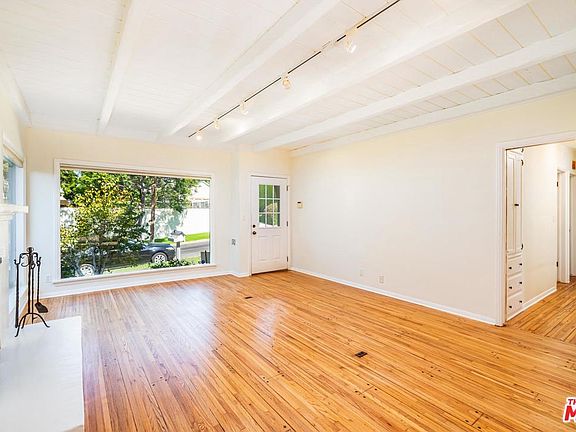 2nd image of 300 Lombard Ave