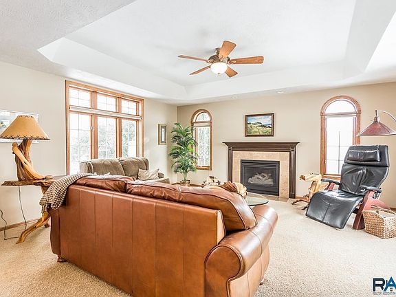 5th image of 1000 E Jenny Cir