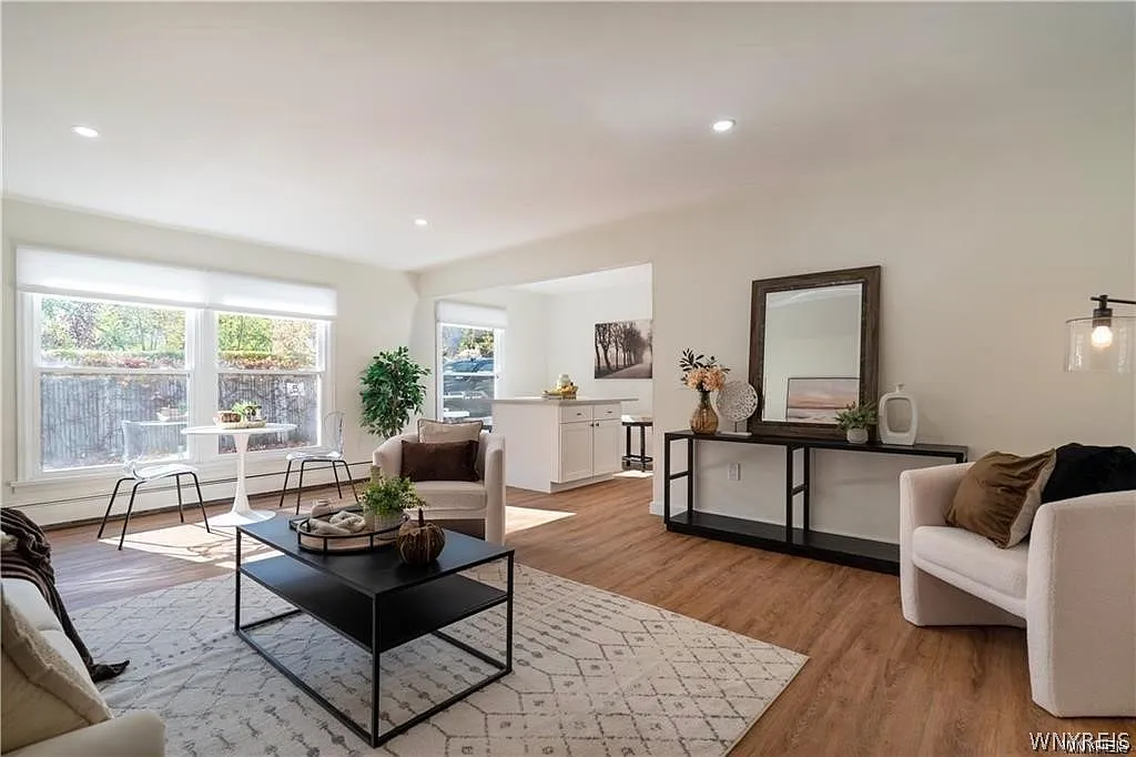 2 bed, 1.0 bath, 975 sqft, $1,750 — Photo 3