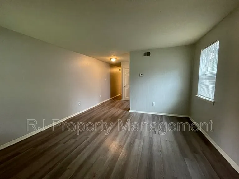 3479 Powell Ave — Photo 3
