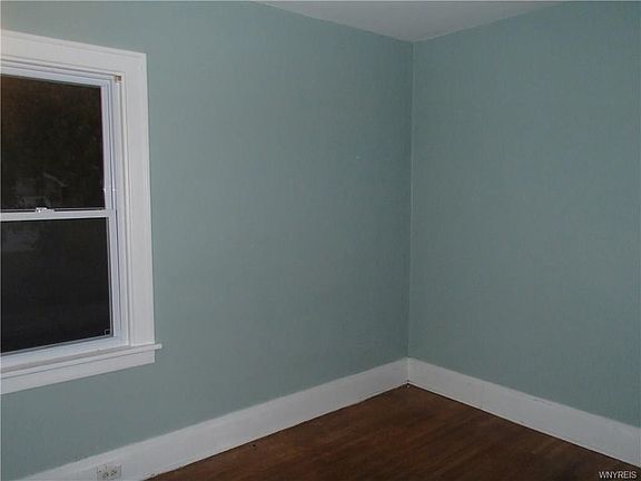 3rd image of 532 Winspear Ave