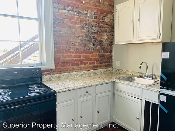 3rd image of 414 Burgundy St APT 3