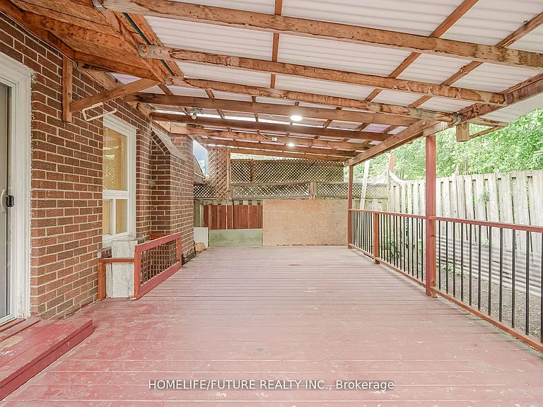 47 Carisbrooke Sq #BASEMENT — Photo 14