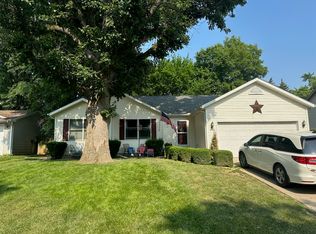 2504 Timber View Dr, Bloomington, IL 61701