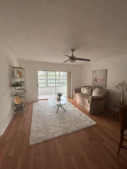 2 bed, 2.0 bath, 925 sqft, $1,950 — Photo 4