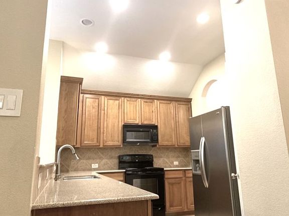 2nd image of 602 Valencia Dr