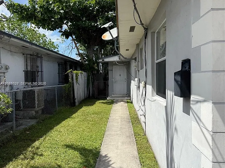 2339 NW 35th St #EFF — Photo 1