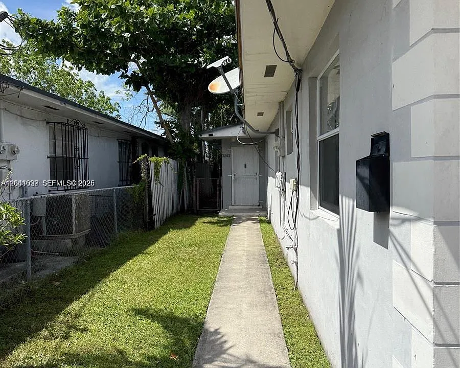 2339 NW 35th St #EFF