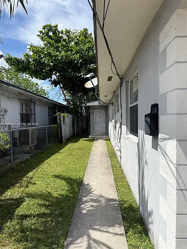 2339 NW 35th St #EFF Photo 1 2339 NW 35th St #EFF Photo 1