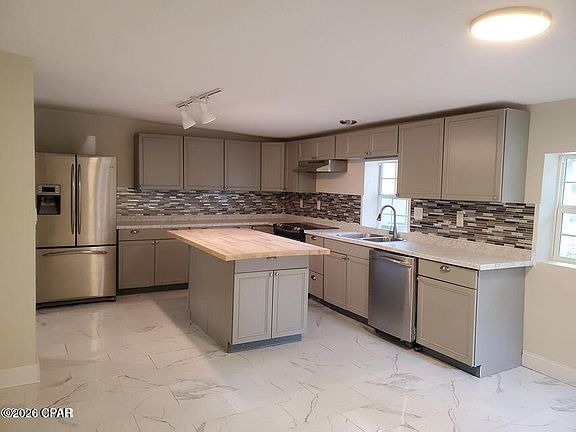5th image of 807 Maple St