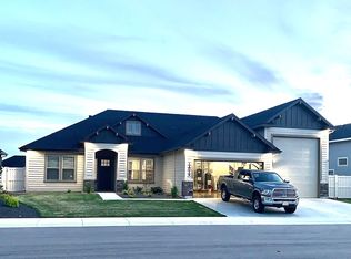 12019 W Streamview Dr, Star, ID 83669