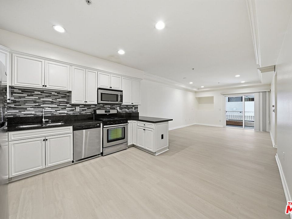 1st image of 1037 Fedora St #204