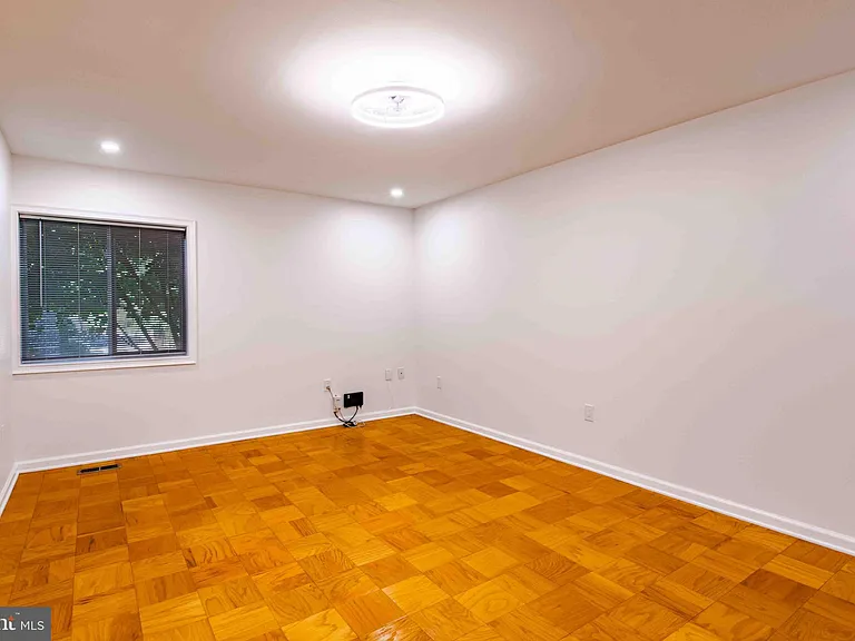 1 Stonehenge Cir #2 — Photo 46