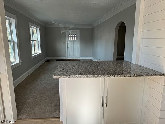 4th image of 456 Grandview Ave