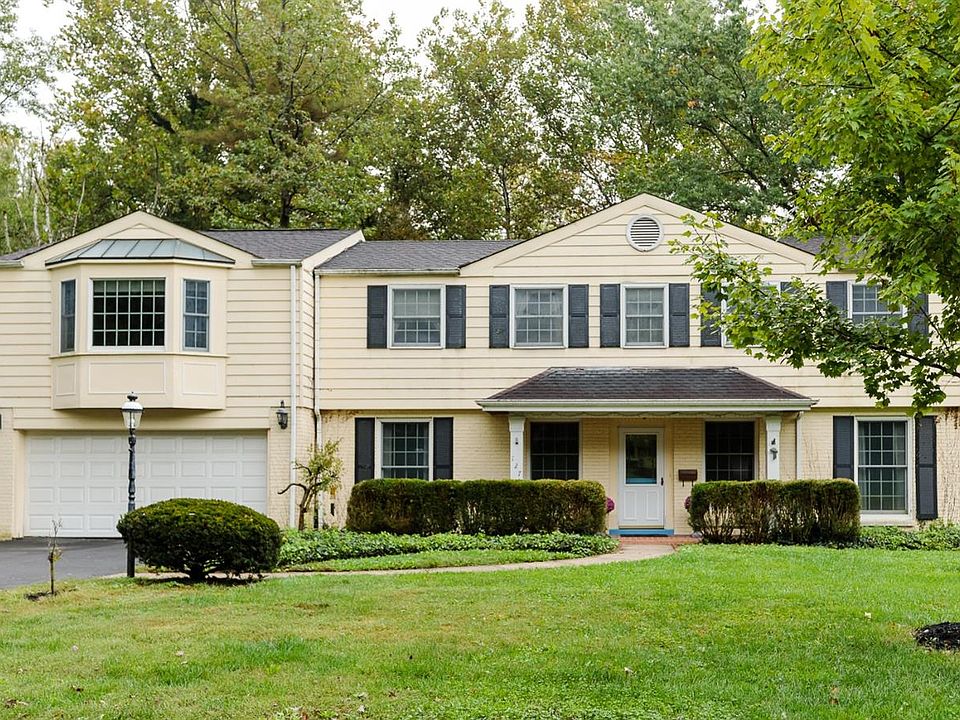 1st image of 127 Windingbrook Ln