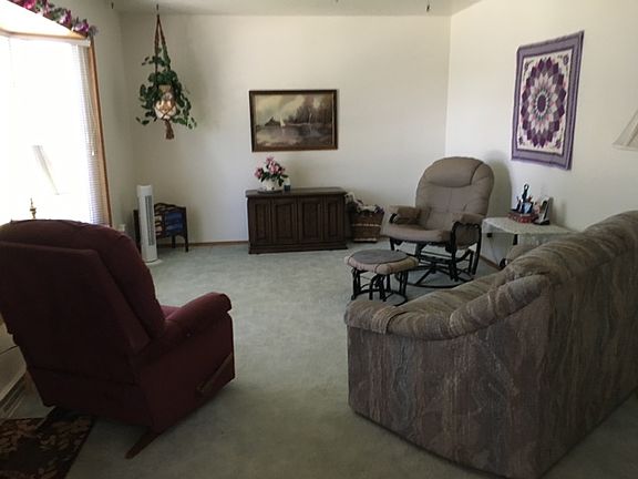 2nd image of 629 Riverview Dr E