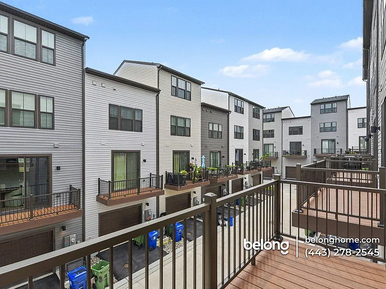 737 Lennox St — Photo 2