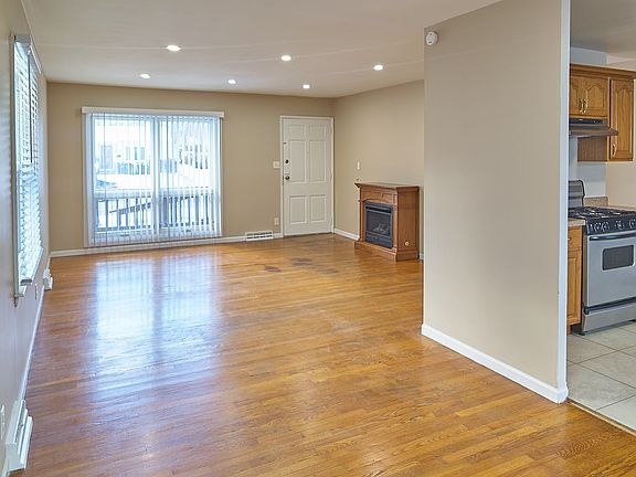 2nd image of 1008 Pearson Dr