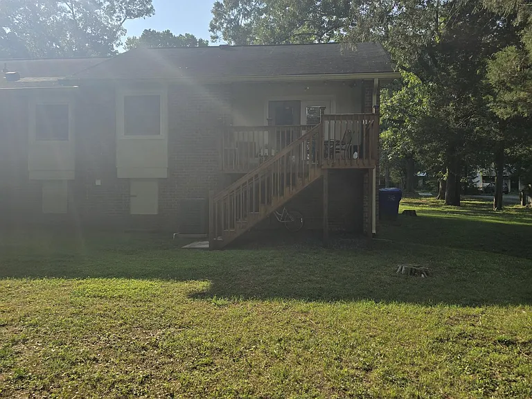 113B Pine St #B — Photo 14