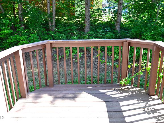 4th image of 105 Autumn Creek Ln
