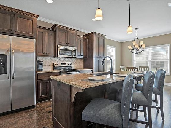 Prepare to be impressed by this beautiful kitchen.  The island is large and allows for several barstools for additional seating for guests and family.