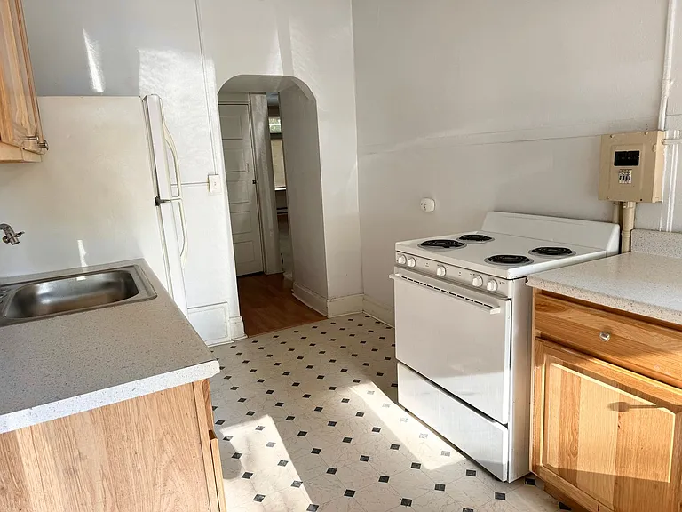 621 S Adams St — Photo 29
