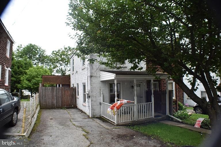 2nd image of 17 Bay St