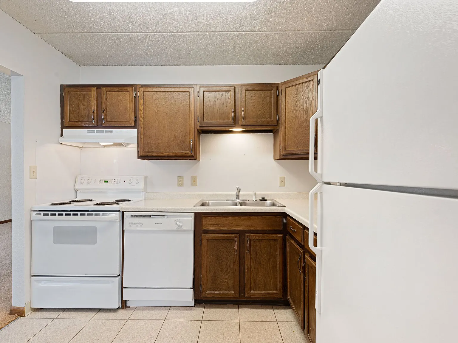 Park Plaza Apartments — Photo 2