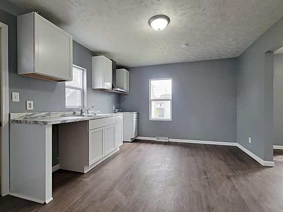 5th image of 108 N Olive St