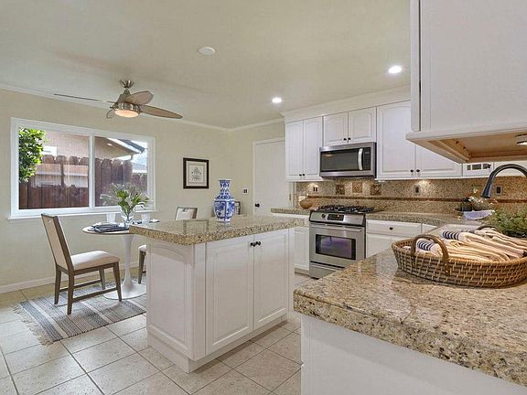4th image of 947 Lake Home Dr