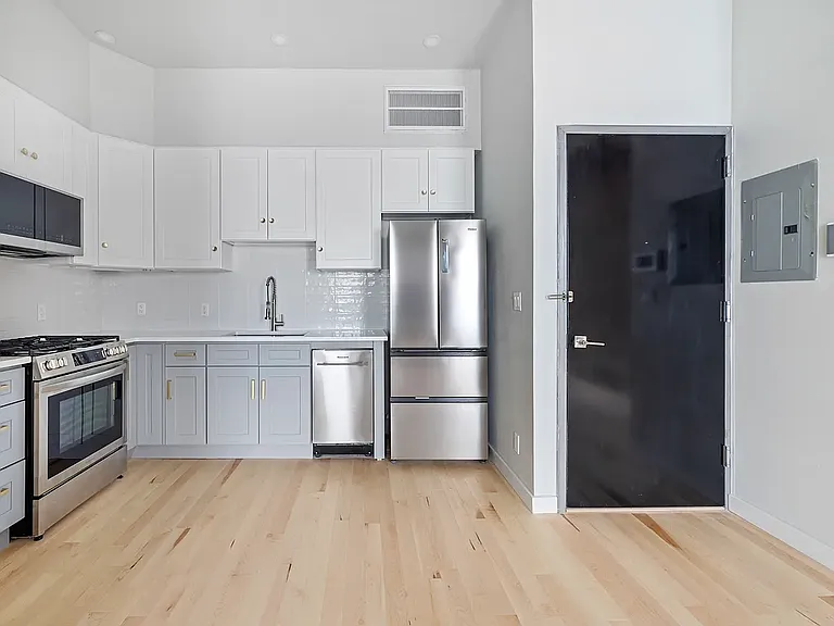 53 Kent Ave #2F — Photo 4