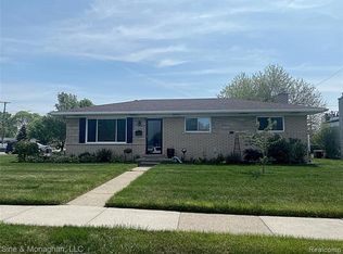 29922 Autumn Ln, Warren, MI 48088