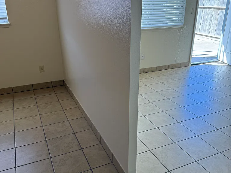 409 N 3rd St #2 — Photo 9