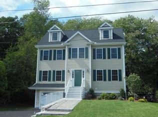 13 Walsh Rd, Bedford, MA 01730