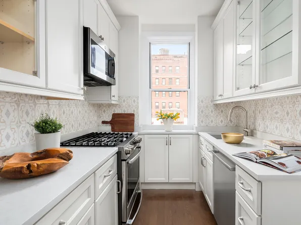 131 East 93rd Street image 4 of 7