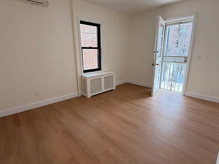 2328 Esplanade #1R — Photo 2