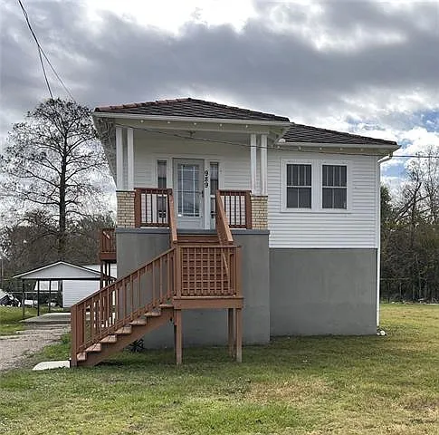 2 bed, 1.0 bath, 980 sqft, $1,300 — Photo 1