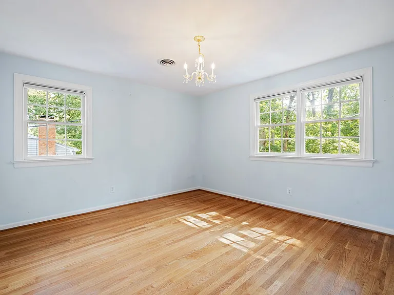 2401 Scarsborough Dr — Photo 34