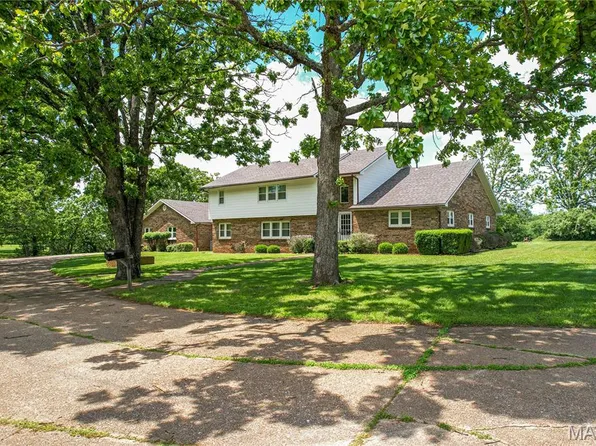 202 Greenbrier St, Lebanon, MO 65536