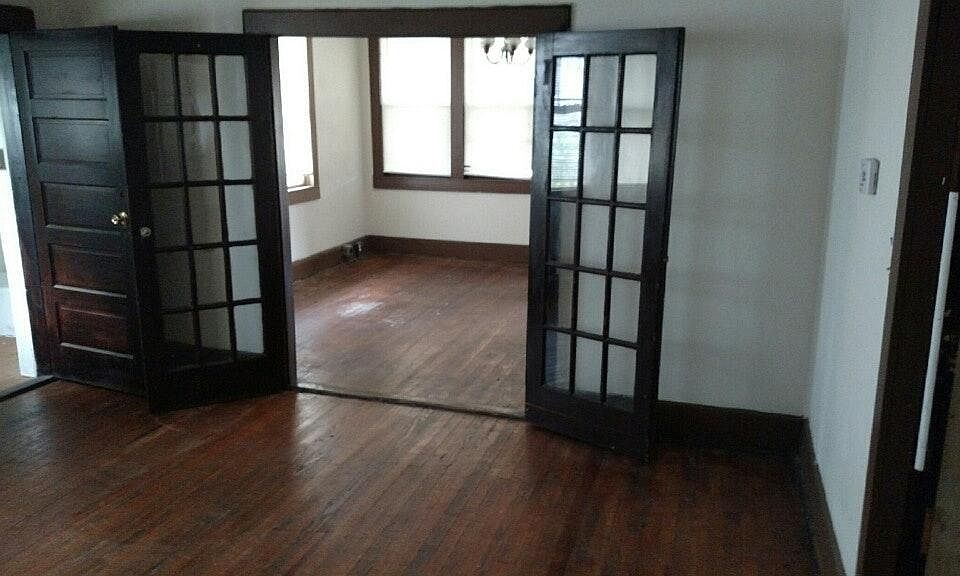 2nd image of 301 N 10th St #House