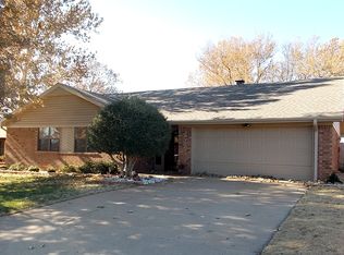 727 Holmes Ave, Cushing, OK 74023
