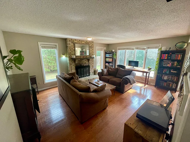 555 Jeffreybrook Dr — Photo 7