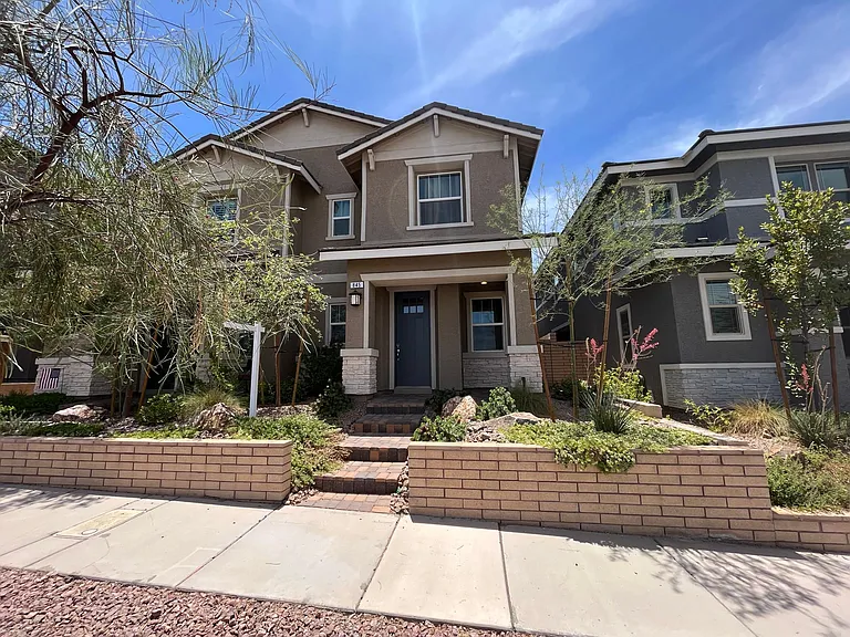 845 E Sunset Rd — Photo 3