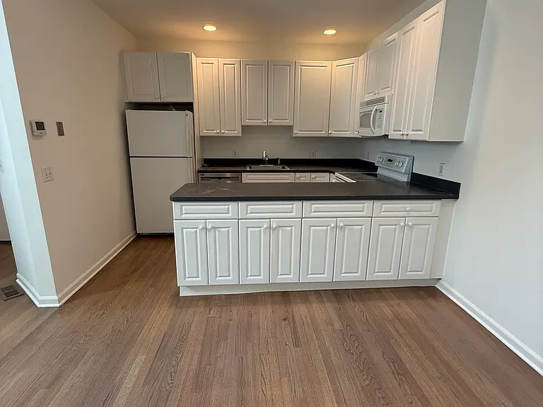 2435 Bedford St #21CC — Photo 7