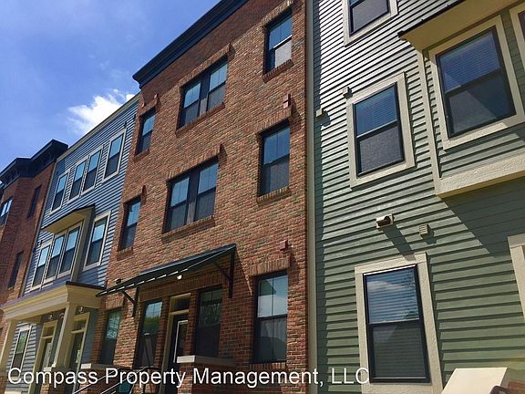 2nd image of 221 Trowbridge St NE #401