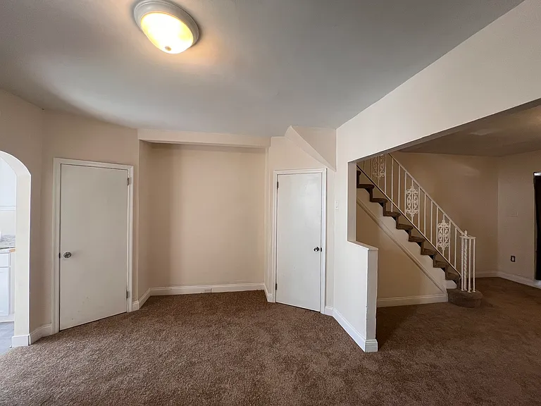 4035 Maywood St — Photo 2